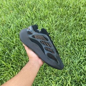 Yeezy 700 v3 ‘Clay Brown’